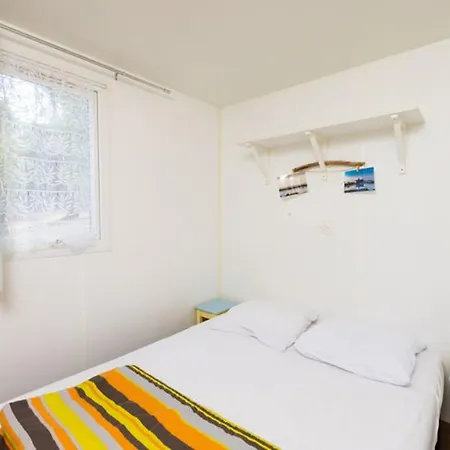 Mobil-home Avec Terrasse A Lezignan-corbieres, 6 Personnes - Api-1-52-736 Lézignan-Corbières