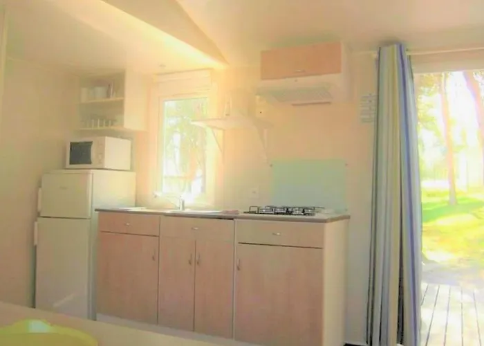 Mobil-home Avec Terrasse A Lezignan-corbieres, 6 Personnes - Api-1-52-736 Kemping *